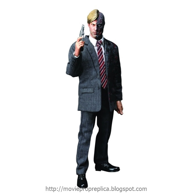 The Dark Knight: Harvey Dent / Two-Face 1/6th Scale Figure (Aaron Eckhart)