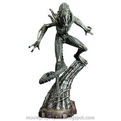 Aliens: Alien Warrior Statue