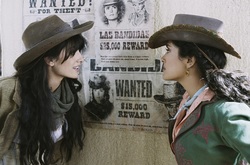 Salma Hayek as Sara Sandoval and Penélope Cruz as María Álvarez: Bandidas