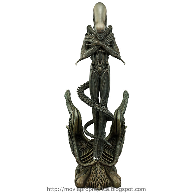 Alien Internecivus Raptus Statue