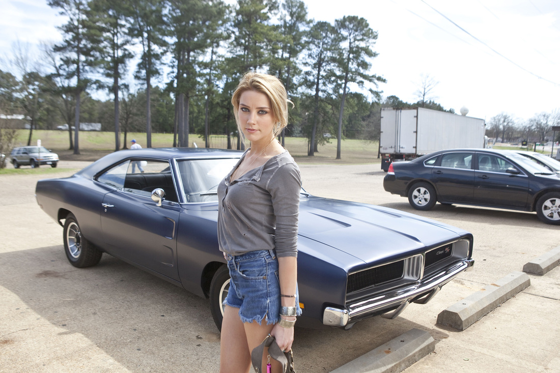 Amber Heard & Dodge Charger R / T 500
