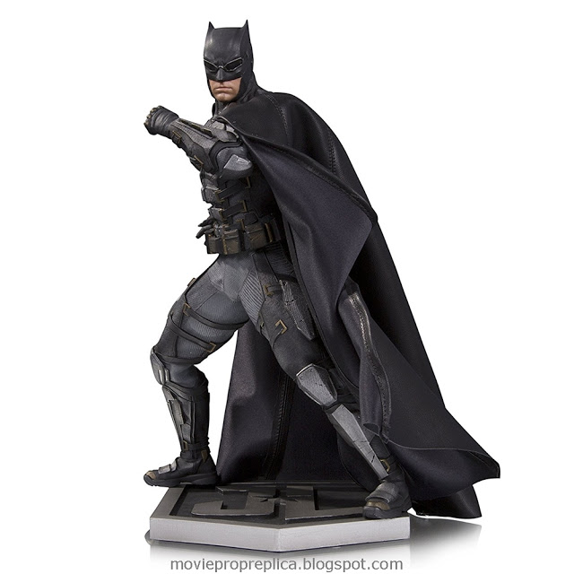 Justice League: Bruce Wayne / Batman 12 inches Statue (Ben Affleck)