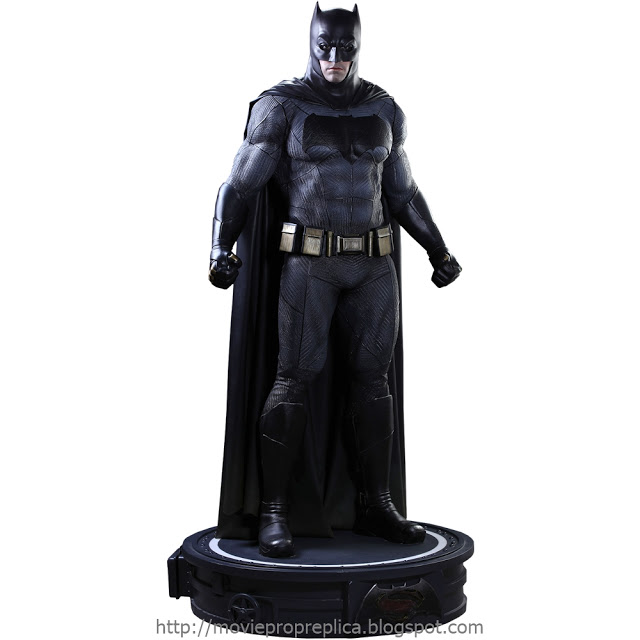 Batman v Superman: Dawn of Justice: Batman Life-Size Figure