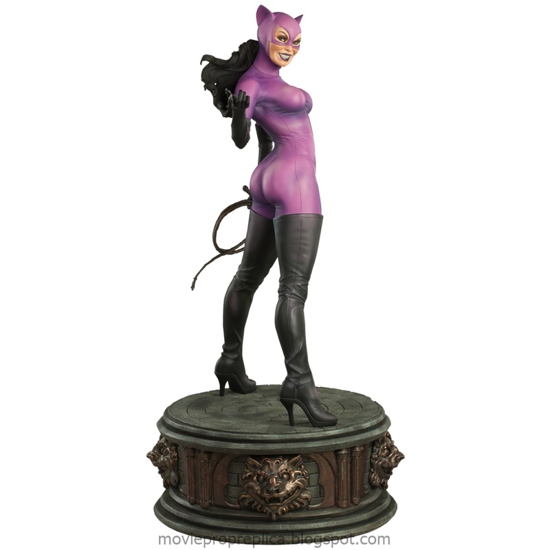 Catwoman (Classic) Premium Format Figure
