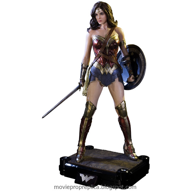 Batman v Superman: Dawn of Justice: Wonder Woman Polystone Statue (Gal Gadot)