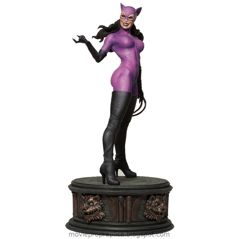 Catwoman (Classic) Premium Format Figure