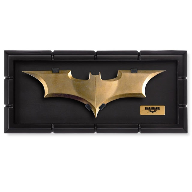 The Dark Knight: Batarang Prop Replica With Display