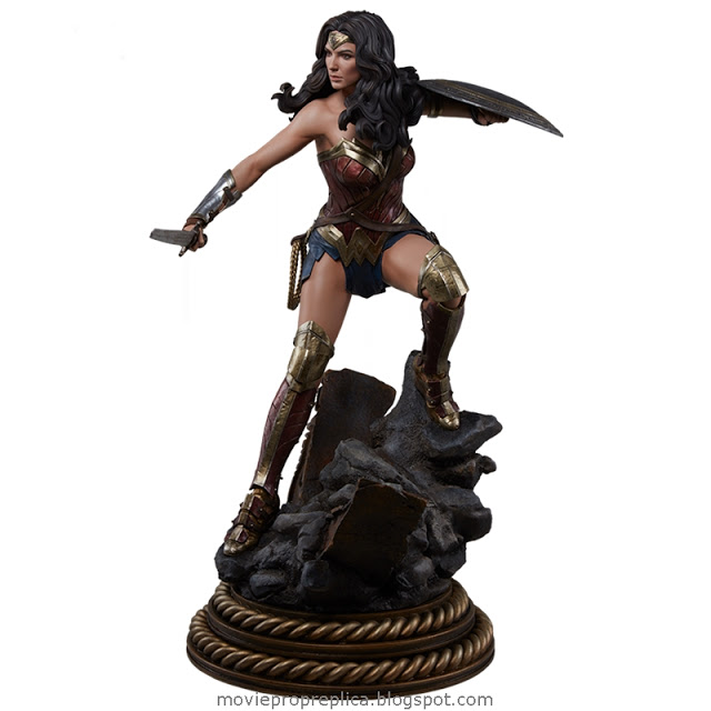 Batman v Superman: Dawn of Justice: Wonder Woman Premium Format Figure (Gal Gadot)