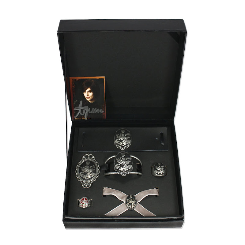 Twilight New Moon Cullen Crest Prop Replica Jewelry Set