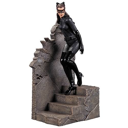 Batman: The Dark Knight Rises - Anne Hathaway as Catwoman Statue