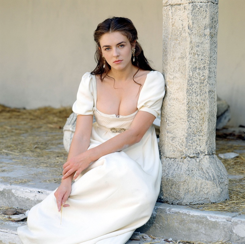 Elizabeth Hurley as Isabella, Lady Farthingdale: Sharpe's Enemy