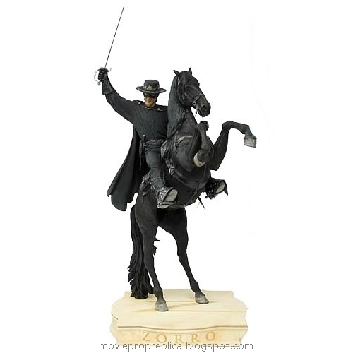 Antonio Banderas as Zorro - Alejandro Murrieta - The Mask of Zorro Statue